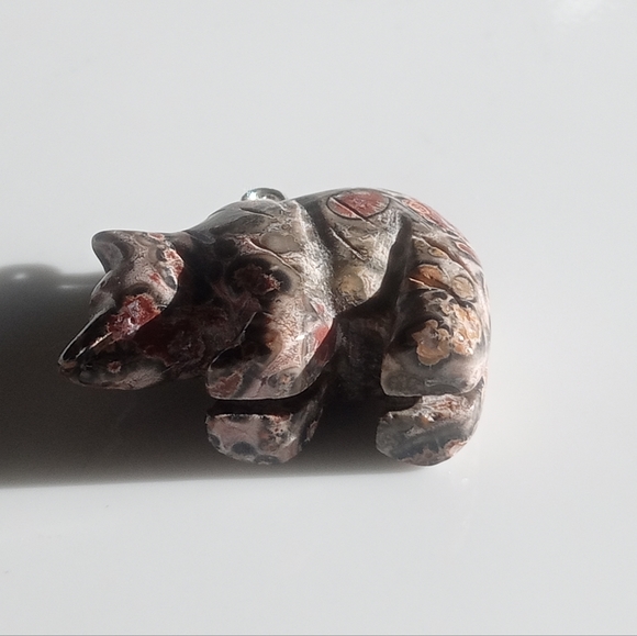 Leopard Jasper carved Bear with silver plated bale - Picture 5 of 9